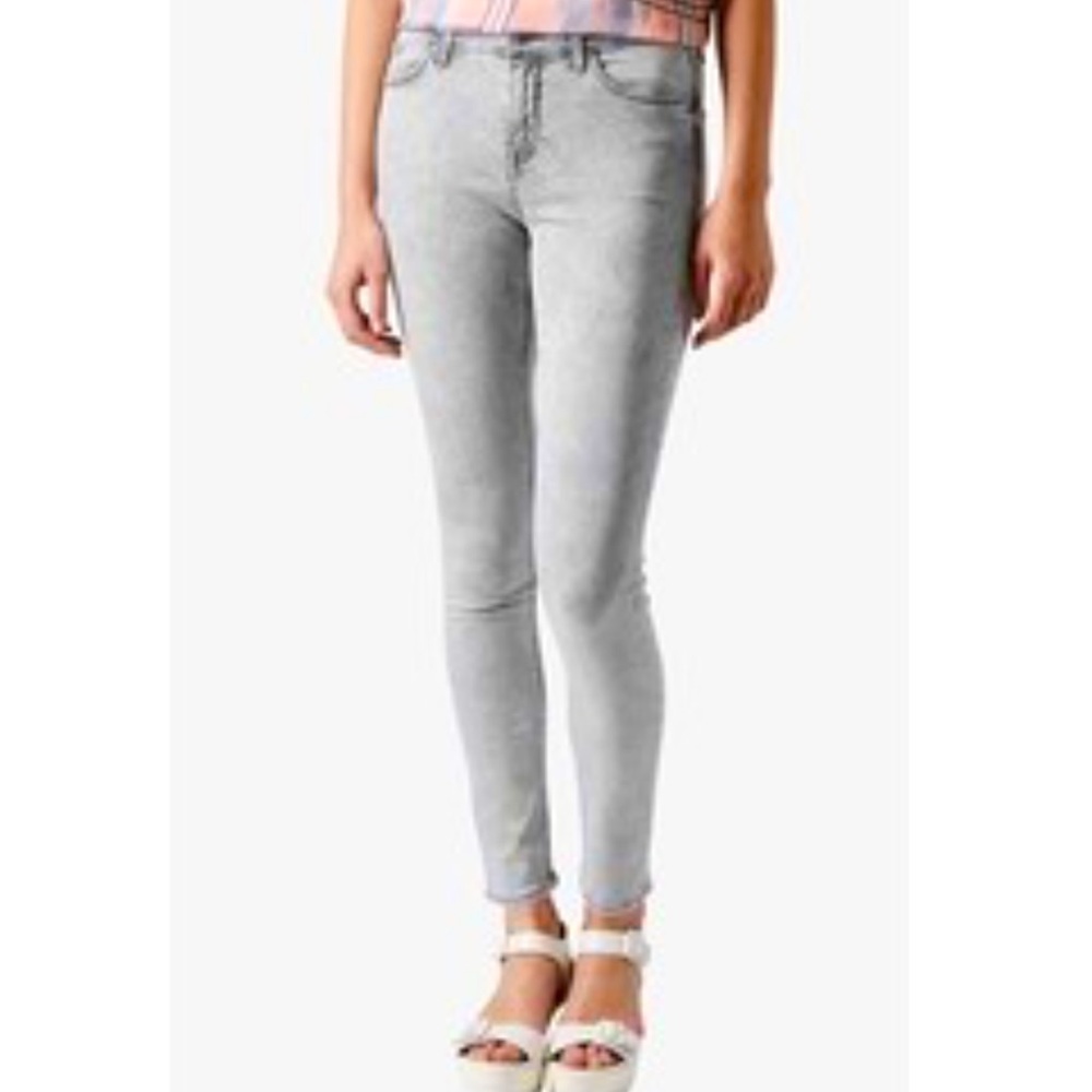 Stylish Light Gray Skinny Jeans for Women